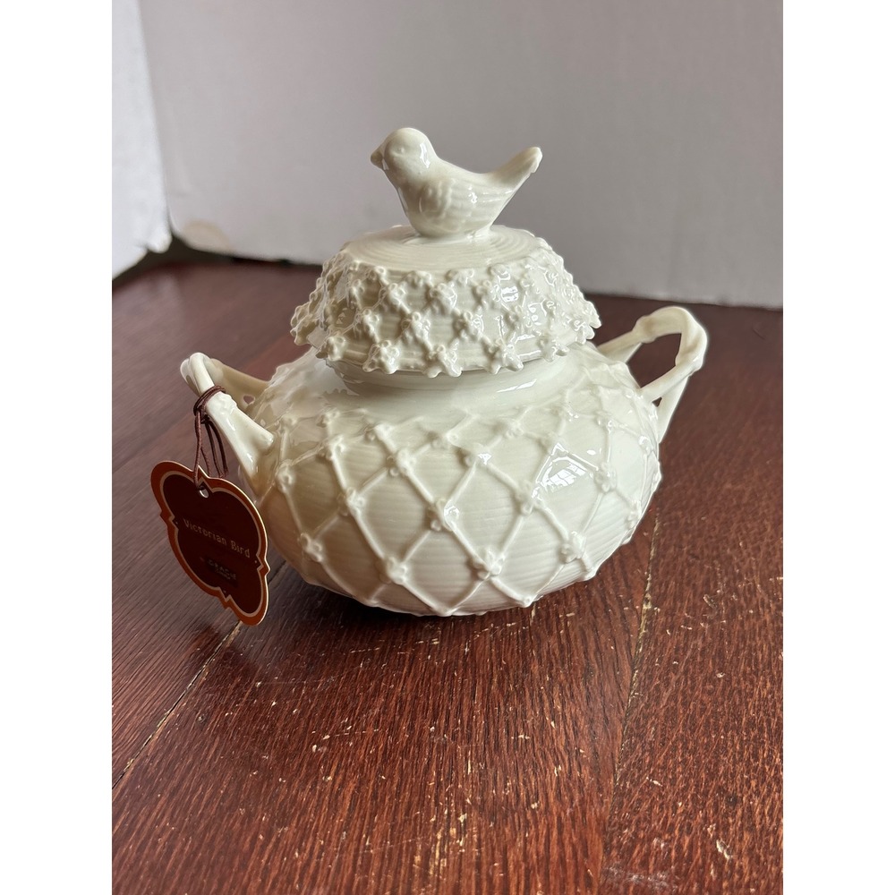 Gracie‎ China Victorian White Porcelain Lidded Sugar Bowl Lattice Bird Finial